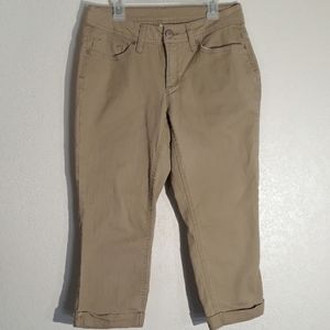 Women's Size 6 khaki capri pants